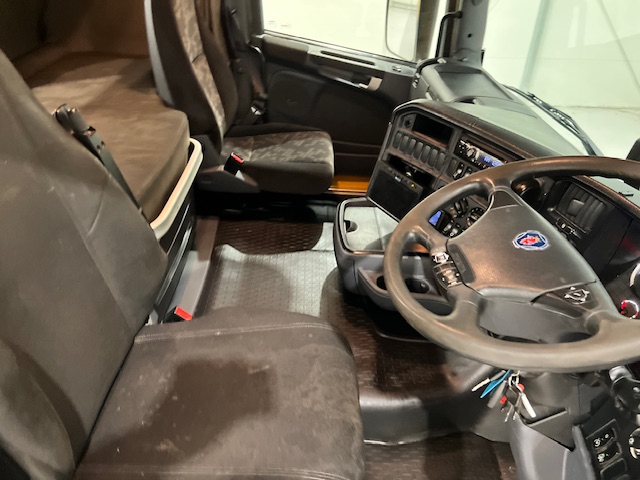 Scania R450 6×2 Rear Lift Tractor Unit PTO