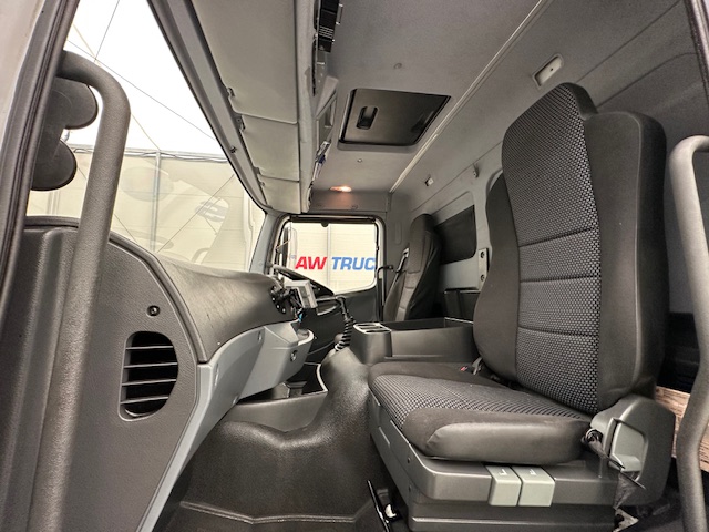 Mercedes Axor 1824 Day Cab Box Van