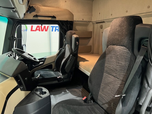 Mercedes Actros 2530 6×2 Sleeper Cab Curtainsider