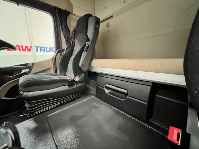 Mercedes Actros 2536 6×2 Sleeper Cab Curtainsider