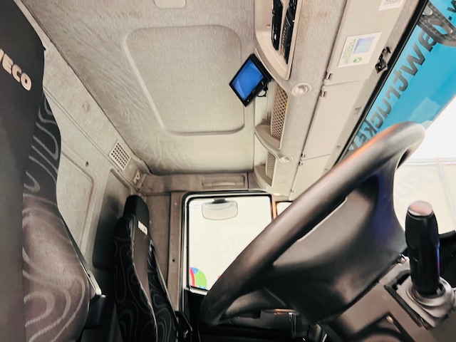 Iveco Stralis 310 AT Euro 6 6×2 Box Van