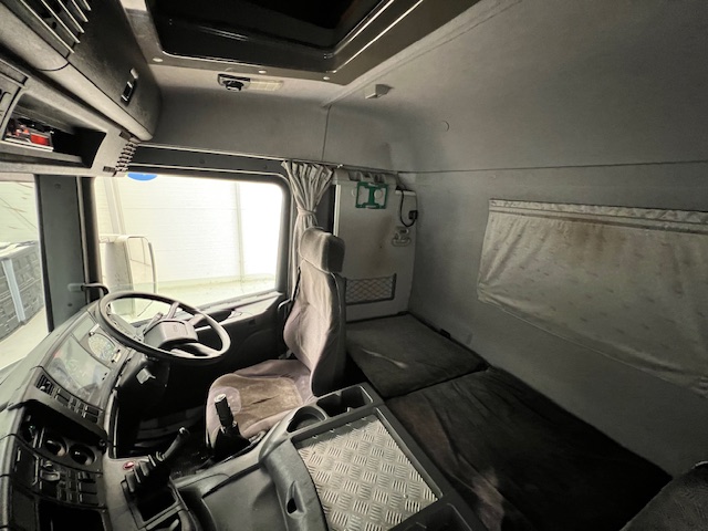 Scania P94 220 4×2 Sleeper Cab Box Van Manual