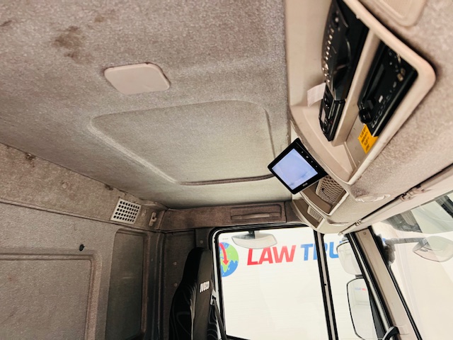 Iveco Stralis 310 AT 6×2 Box Van