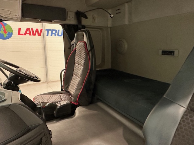 Volvo FM 450 6×2 Midlift Tractor Unit