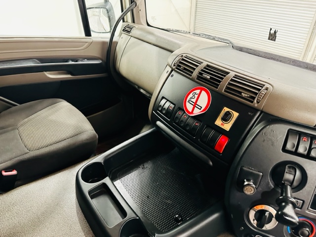 DAF CF75 310 6×2 Rear Lift Sleeper Cab Curtainsider