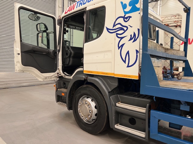 Scania 114 340 6×2 Sleeper Cab Beavertail