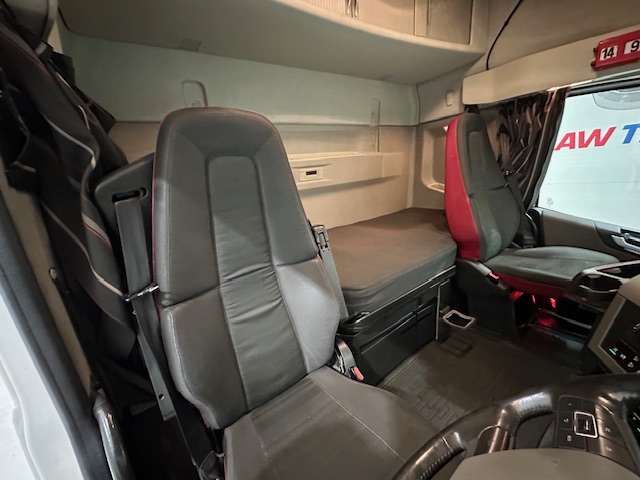 Volvo FH 500 6×2 Midlift Tractor Unit