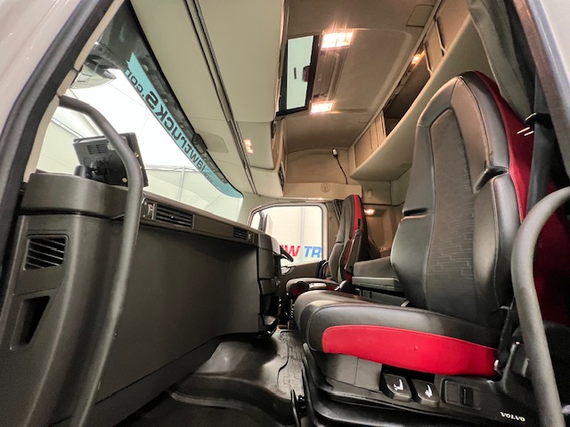 Volvo FH 460 6×2 Midlift Tractor Unit