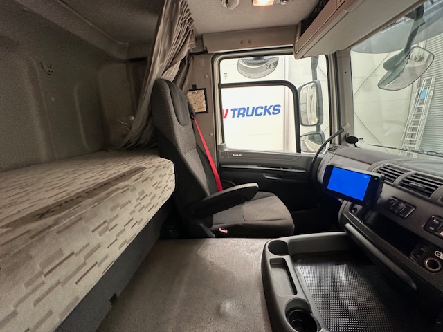 DAF CF 370 6×2 Sleeper Cab Fridge Box