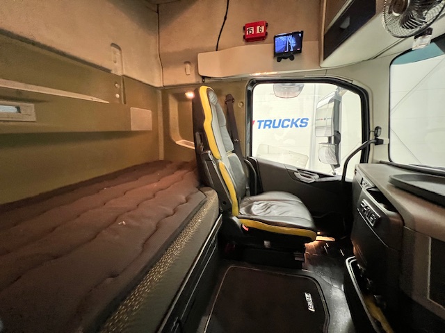 Volvo FH16 750 6×2 Midlift Tractor Unit