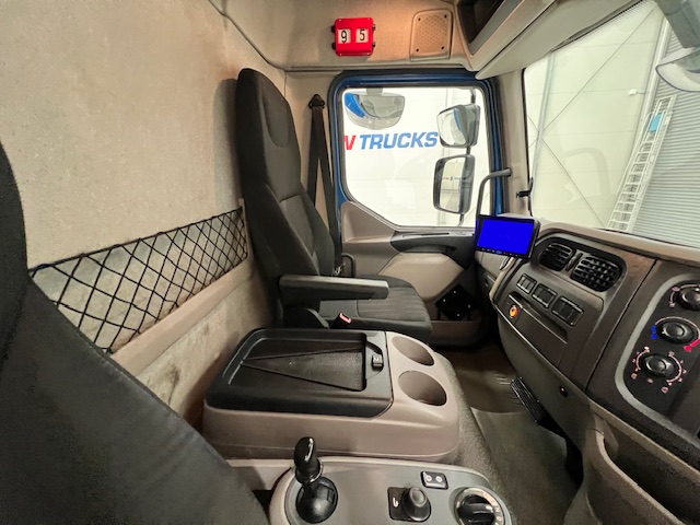 DAF LF 180 Day Cab Dropside with Tail Lift