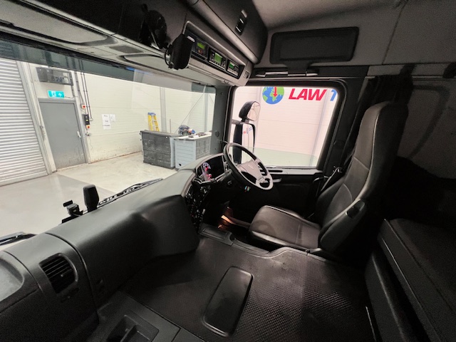Scania P250 4×2 Sleeper Cab Fridge Box