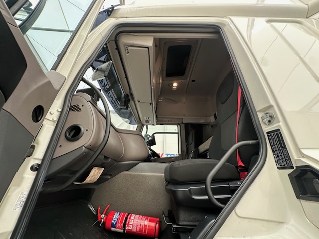 DAF CF 450 6×2 Space Cab Tractor Unit