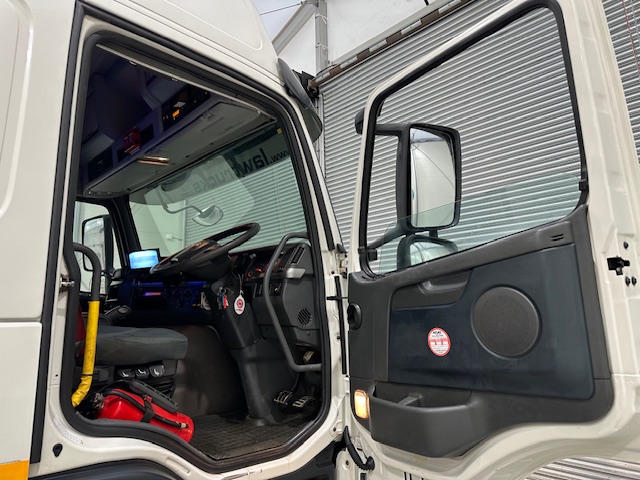 Volvo FM 450 Dropside Brick Grab Drawbar
