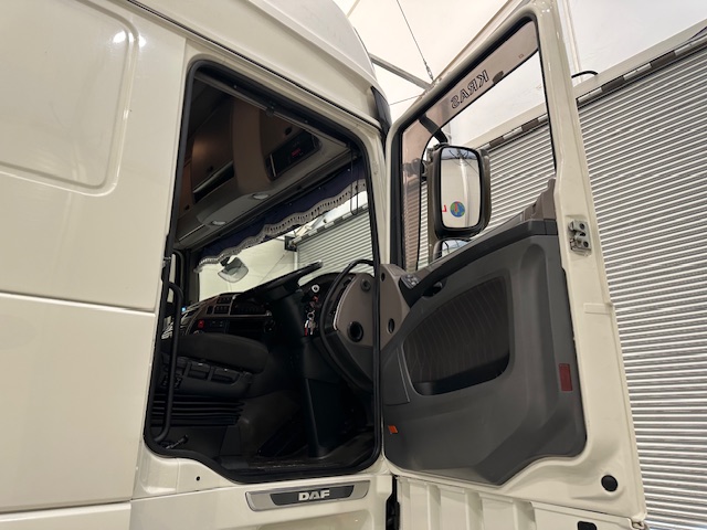 DAF XF 530 6×2 Midlift Tractor Unit