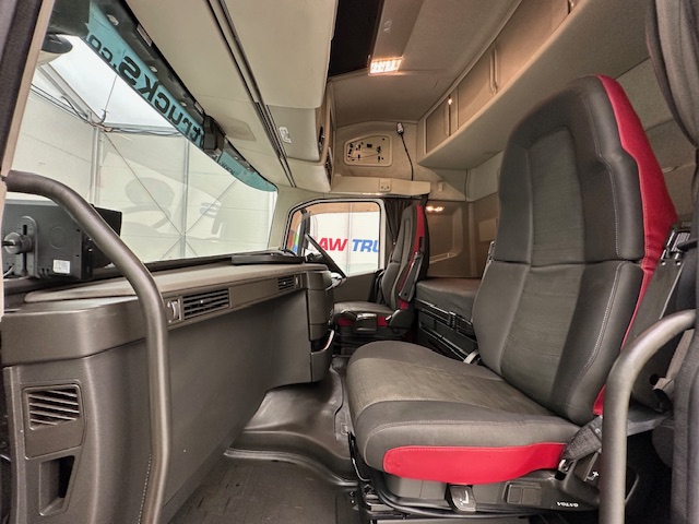 Volvo FH 500 6×2 Midlift Tractor Unit