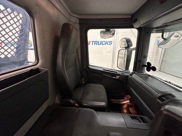 Scania P250 4×2 Day Cab Skip Loader