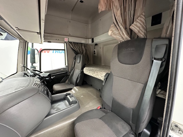 DAF CF 310 Sleeper Cab Curtainsider