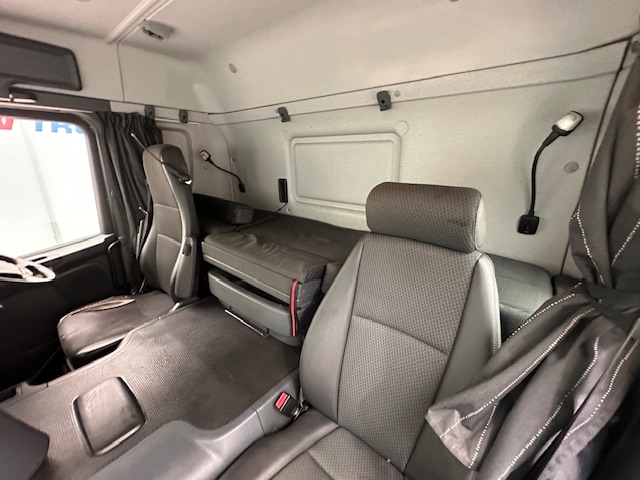 Scania P250 4×2 Sleeper Cab Box Van