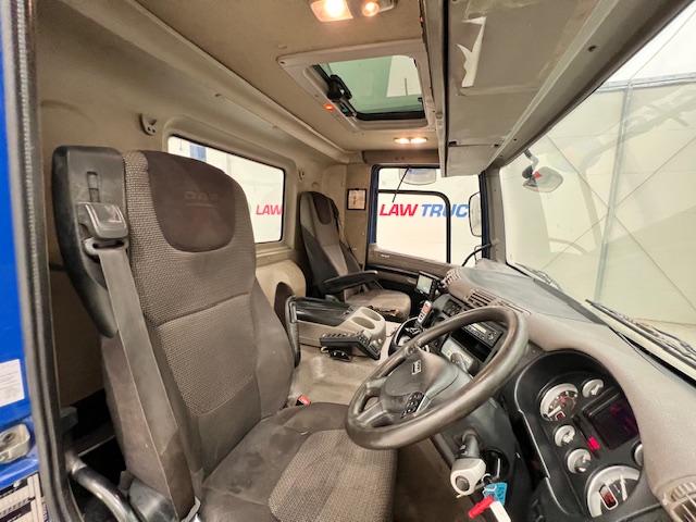 DAF CF85 360 8×4 Day Cab Hookloader