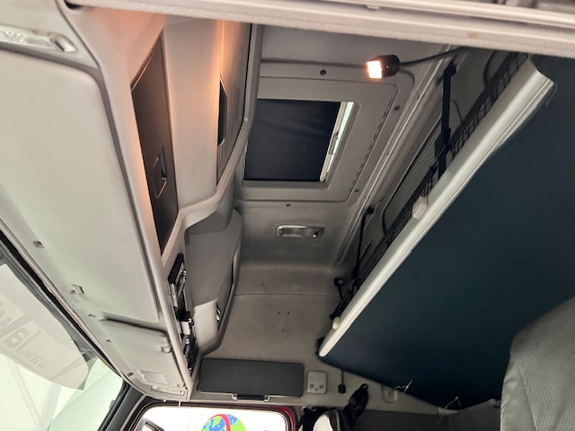 Volvo FM 450 6×2 Sleeper Cab Curtainsider