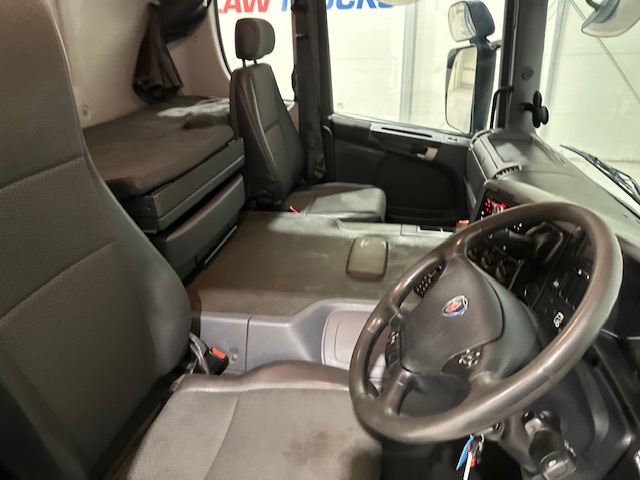 Scania P320 6×2 10 Tyre Rear Lift Insulated Box Van