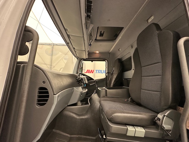 Mercedes Axor 1824 Day Cab Box Van