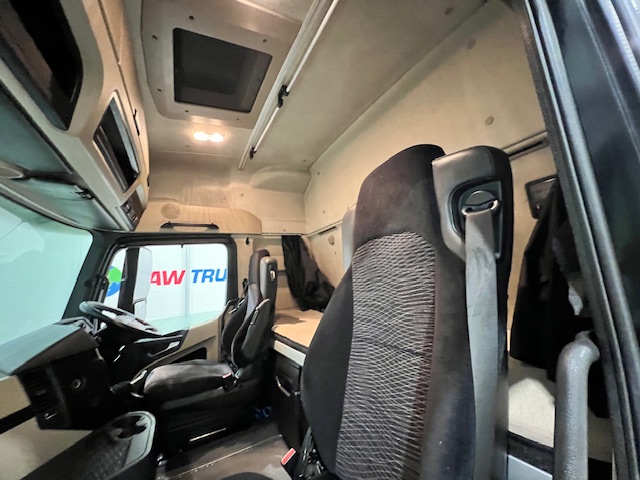 Mercedes Actros 2545 6×2 Midlift Tractor Unit