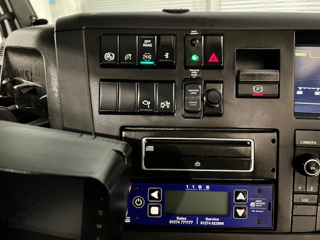 Volvo FMX 410 8×4 Day Cab Steel Tipper