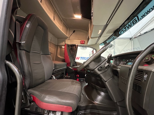 Volvo FH 500 6×2 Midlift Tractor Unit