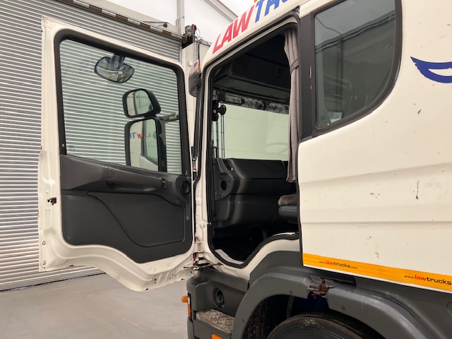 Scania 114 340 6×2 Sleeper Cab Beavertail