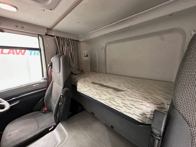DAF CF 370 6×2 Sleeper Cab Fridge Box