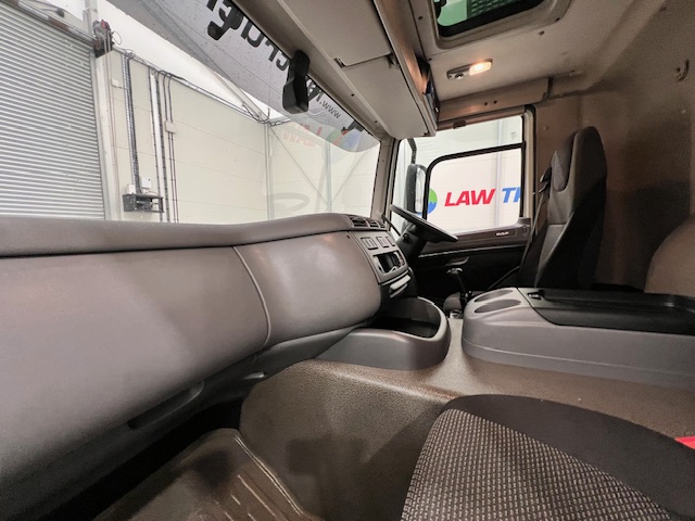 DAF CF 260 4×2 Day Cab Fridge Box