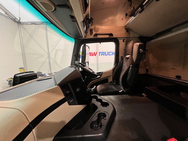Mercedes Actros 1824 4×2 Sleeper Cab Fridge Box