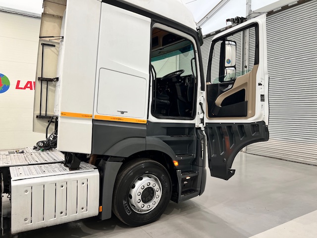 Mercedes Actros 2545 6×2 Midlift Tractor Unit