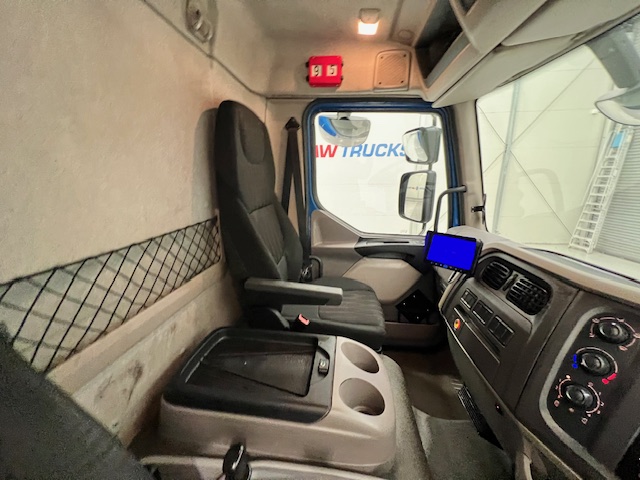 DAF LF 180 Day Cab Dropside with Tail Lift