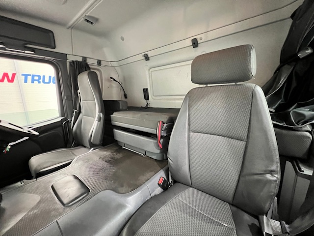 Scania P250 4×2 Sleeper Cab Fridge Box