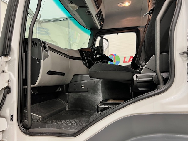Mercedes Antos 2540 6×2 Rear Lift Day Cab Fridge Box