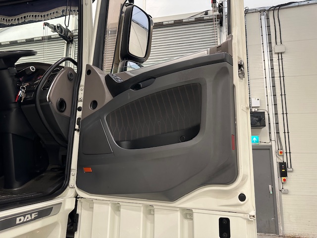 DAF XF 530 6×2 Midlift Tractor Unit