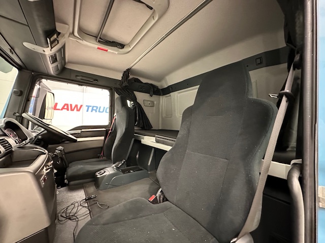 MAN TGS 26.360 6×2 Sleeper Cab Insulated Box Van