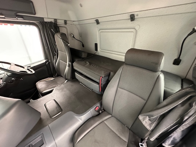 Scania P250 4×2 Sleeper Cab Box Van