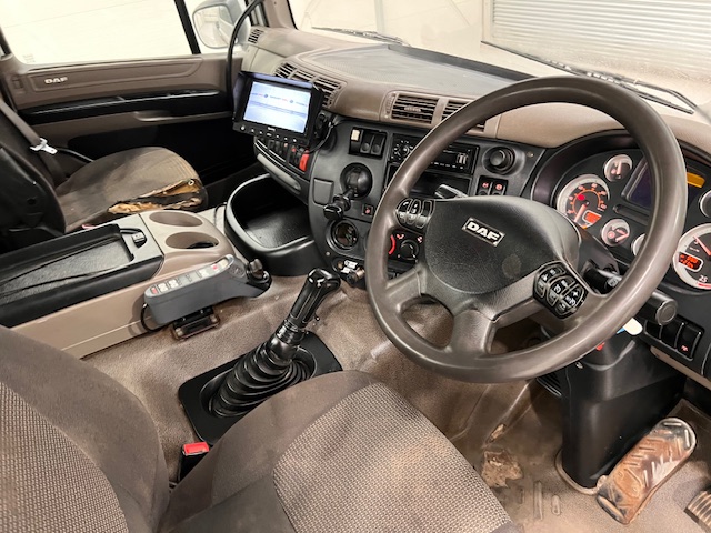 DAF CF85 410 8×4 Day Cab Hookloader Manual
