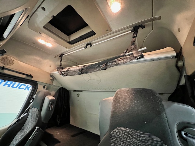 Mercedes Actros 1824 4×2 Sleeper Cab Fridge Box