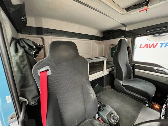 MAN TGS 26.320 6×2 Sleeper Cab Insulated Box Van