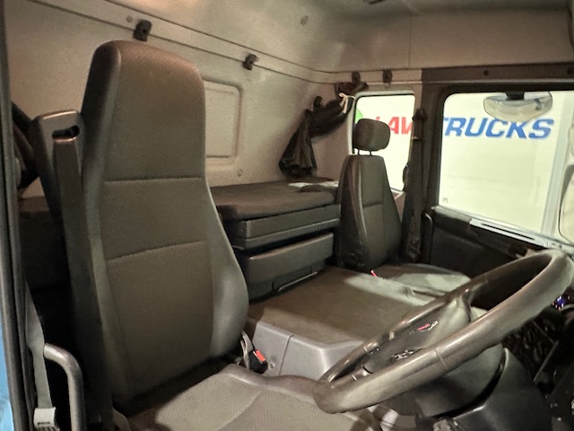 Scania P320 6×2 10 Tyre Rear Lift Insulated Box Van