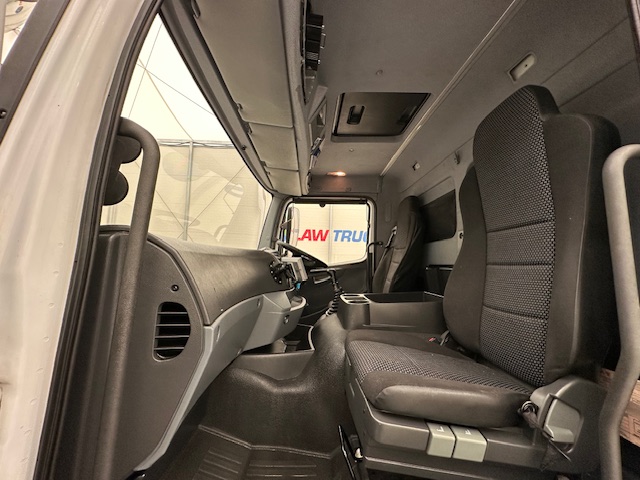 Mercedes Axor 1824 Day Cab Box Van