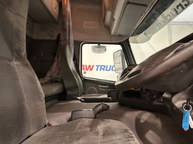 Volvo FM 300 6×2 Sleeper Cab Curtainsider