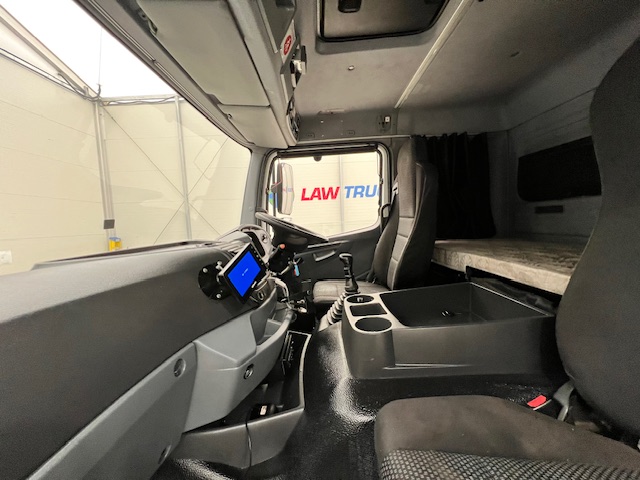Mercedes Axor 2529 6×2 Rear Lift Sleeper Cab Fridge Box
