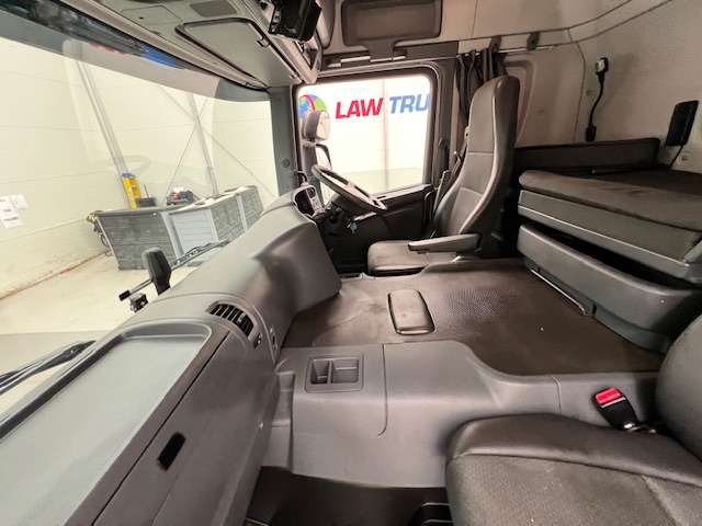 Scania P250 4×2 Sleeper Cab Fridge Box