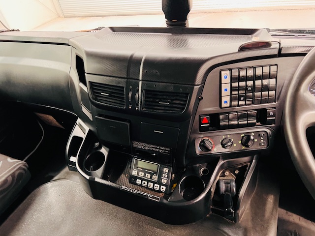 Iveco Stralis 310 AT 6×2 Box Van